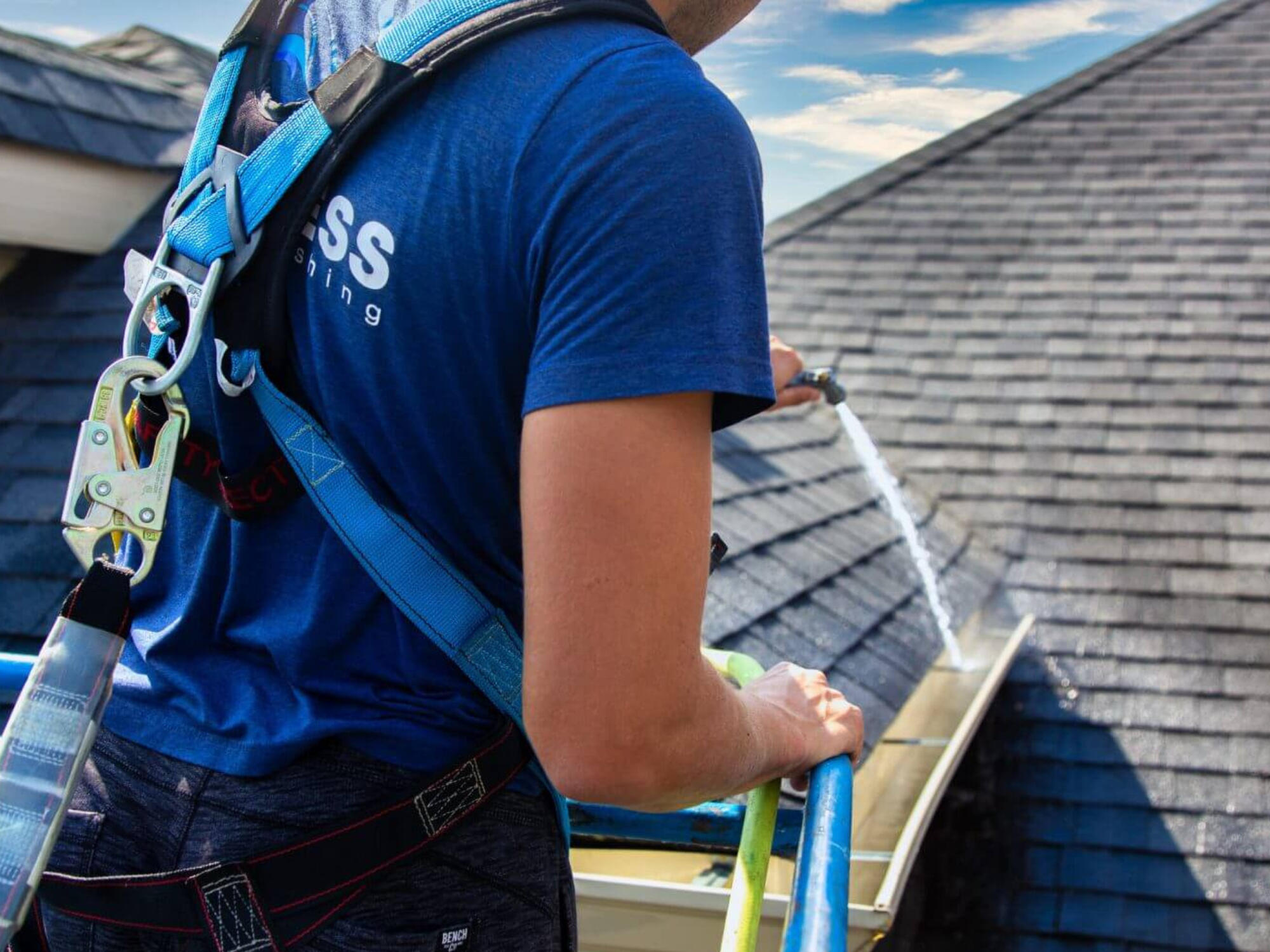 EAVESTROUGH CLEANING & MAINTENANCE EAVESTROUGH CLEANING & MAINTENANCE